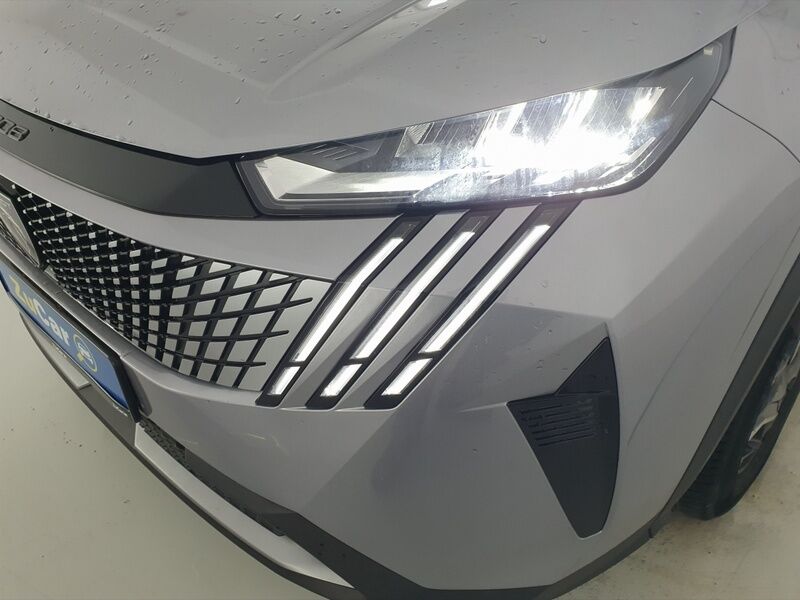 More views of Peugeot 3008