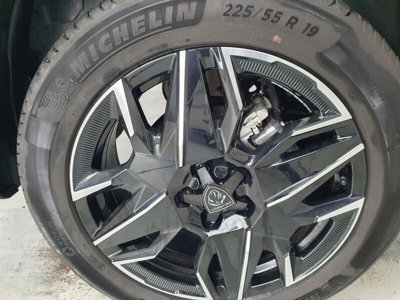 More views of Peugeot 3008