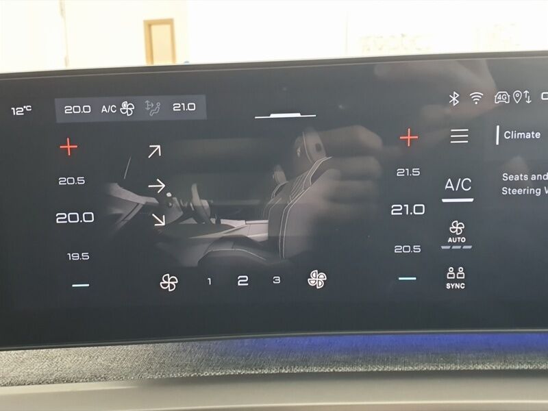 More views of Peugeot 3008