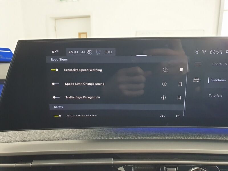 More views of Peugeot 3008