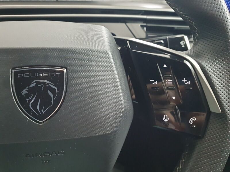 More views of Peugeot 3008