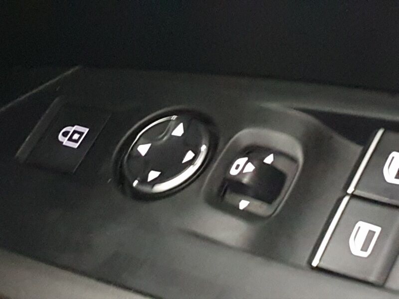 More views of Peugeot 3008