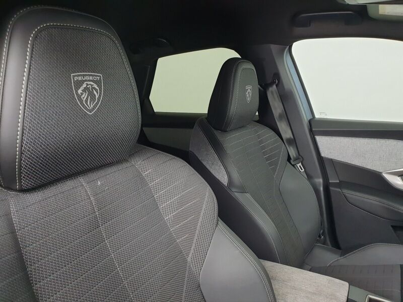 More views of Peugeot 3008