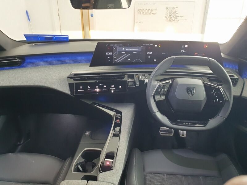 More views of Peugeot 3008