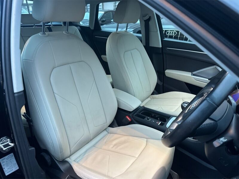 More views of Audi Q3