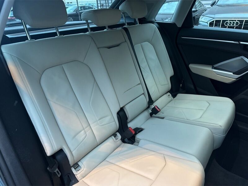 More views of Audi Q3