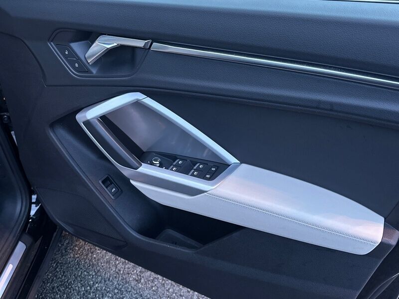 More views of Audi Q3