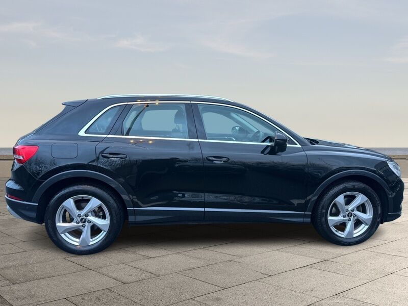 More views of Audi Q3
