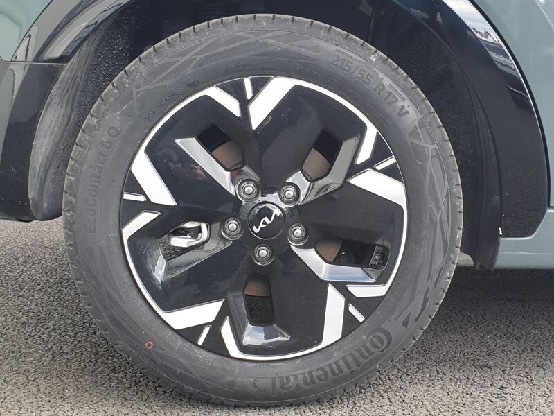 More views of Kia Niro