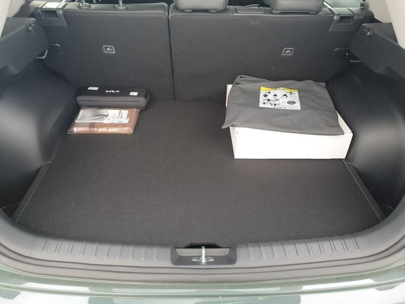 More views of Kia Niro