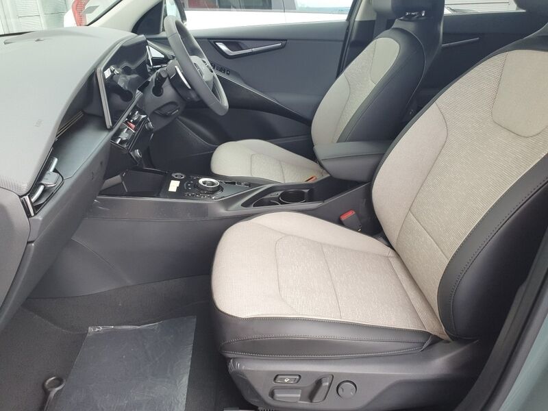 More views of Kia Niro