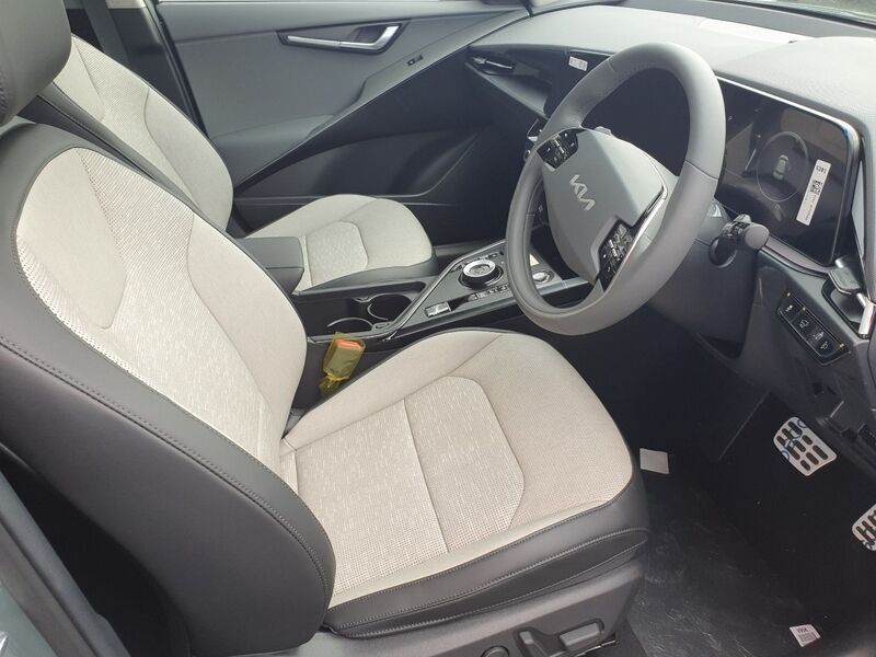 More views of Kia Niro