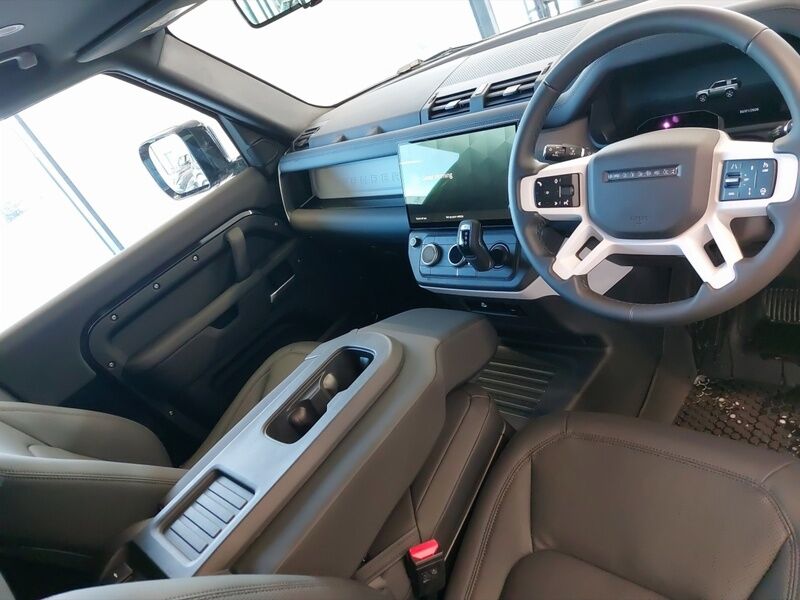 More views of Land Rover Defender