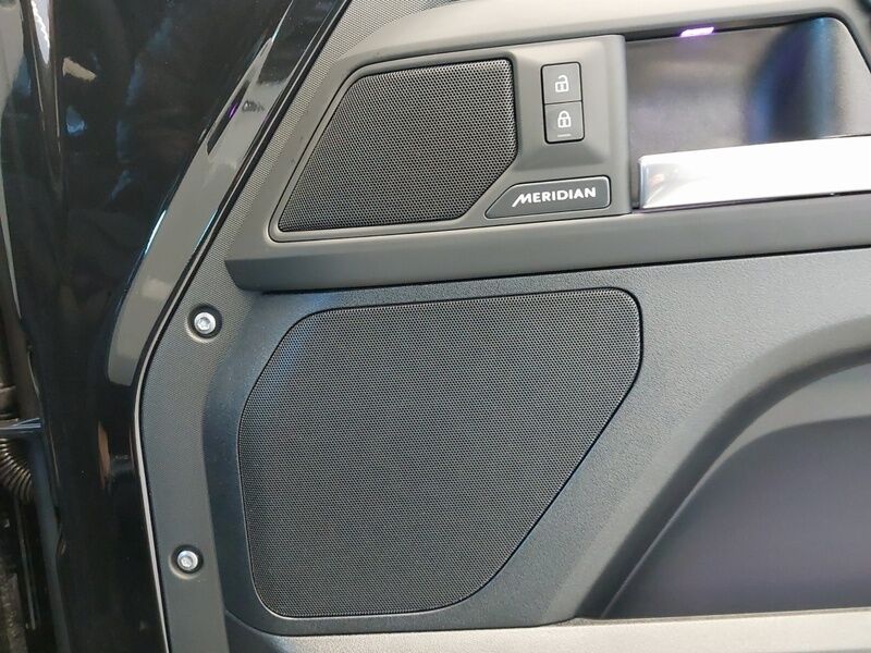 More views of Land Rover Defender