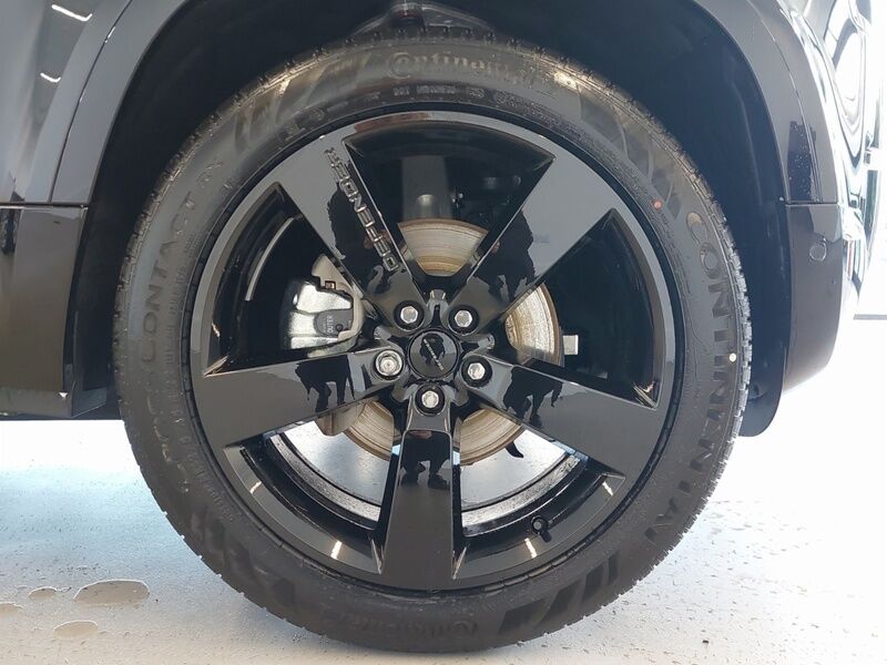 More views of Land Rover Defender