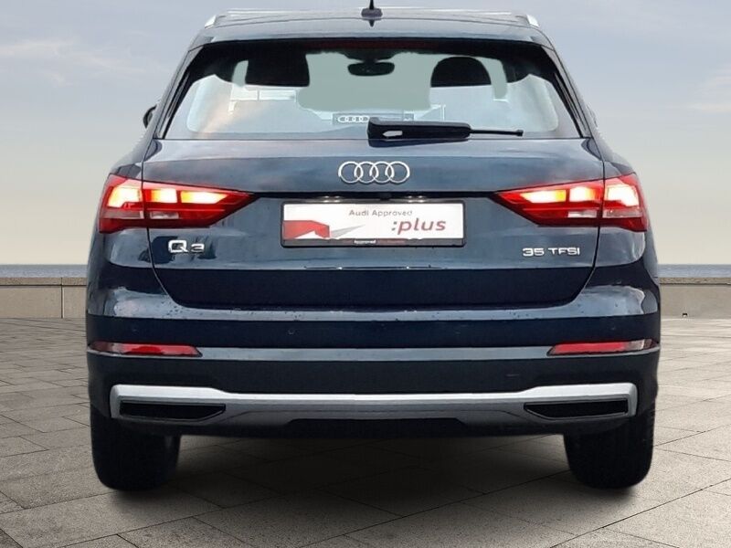 More views of Audi Q3