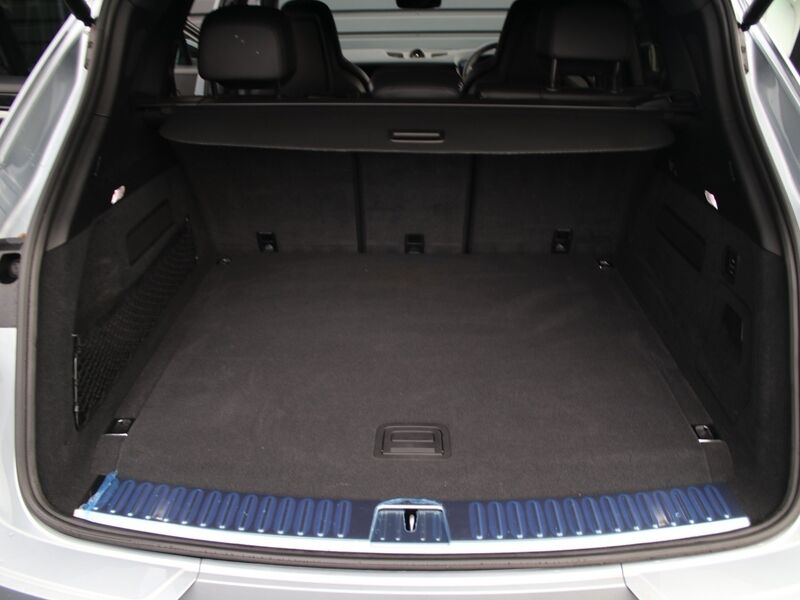 More views of Porsche Cayenne