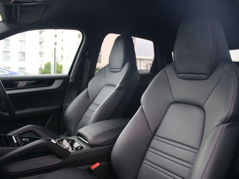 More views of Porsche Cayenne