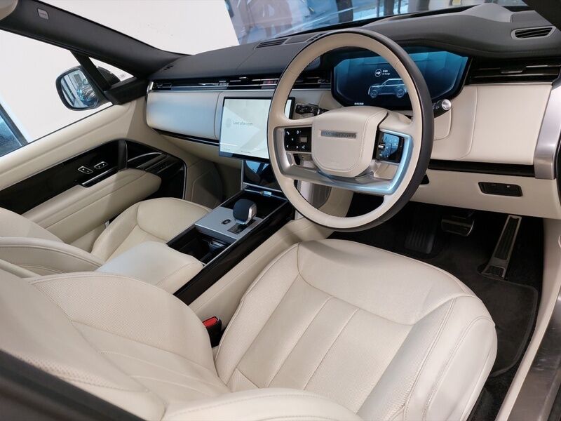 More views of Land Rover Range Rover