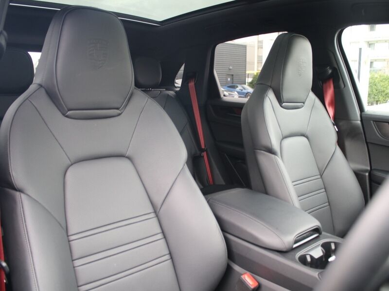 More views of Porsche Cayenne