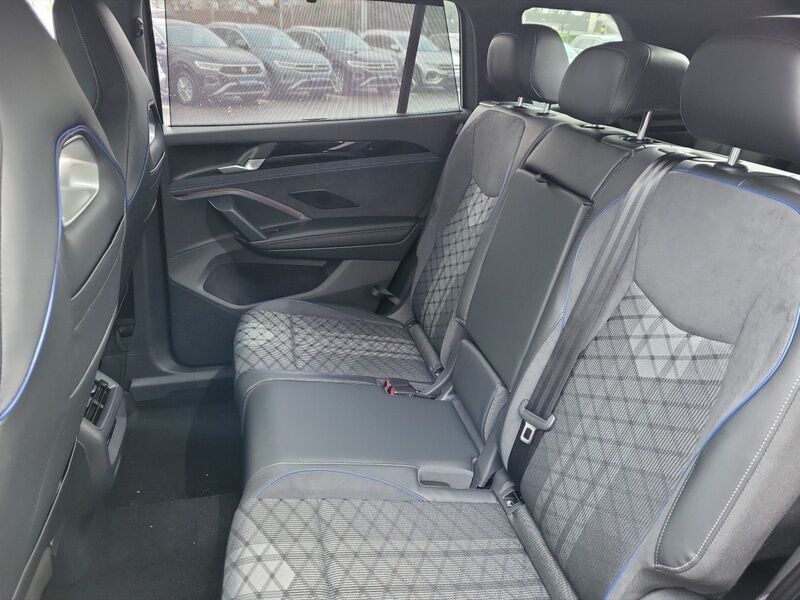 More views of Volkswagen Tayron