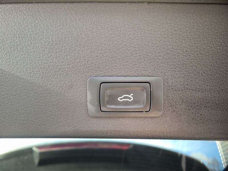 More views of Audi Q8 e-tron