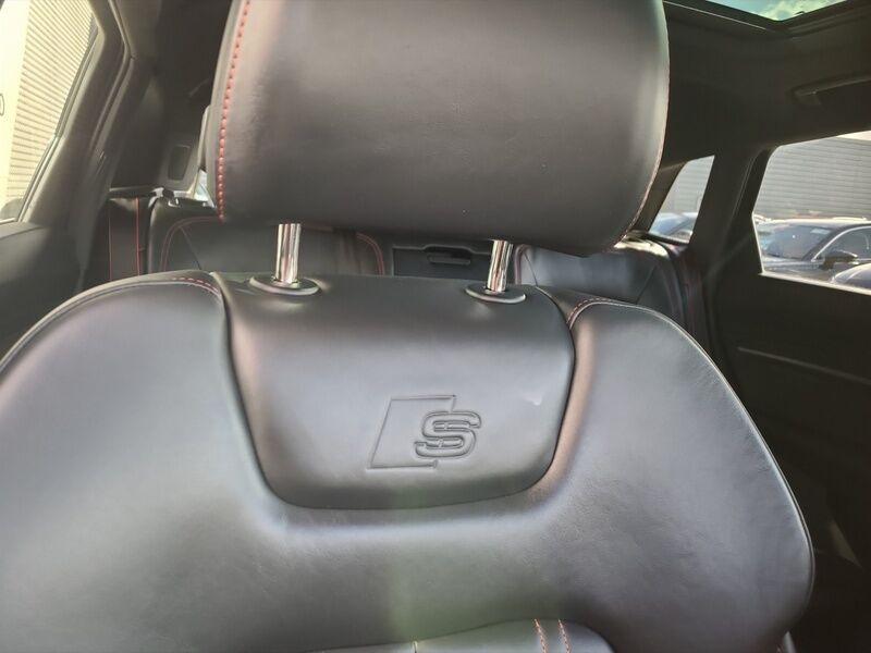 More views of Audi Q8 e-tron