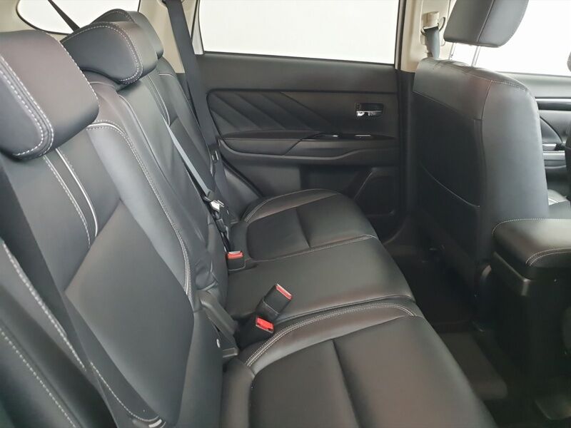 More views of Mitsubishi Outlander