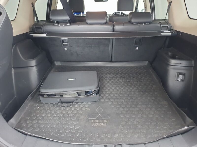 More views of Mitsubishi Outlander