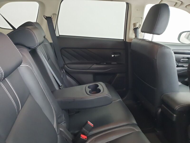 More views of Mitsubishi Outlander