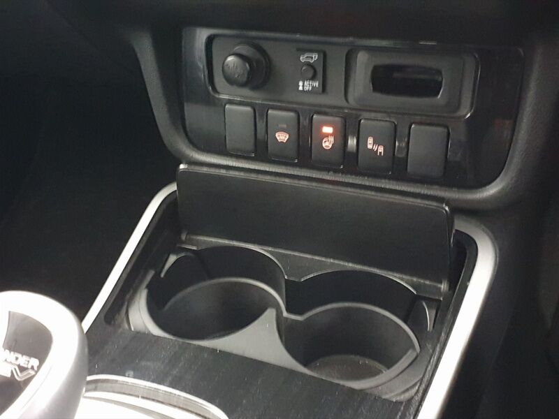 More views of Mitsubishi Outlander