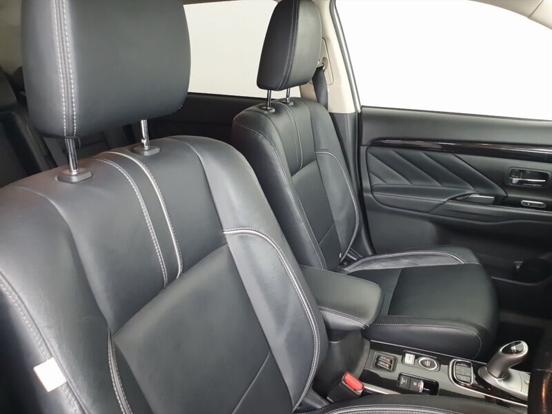 More views of Mitsubishi Outlander