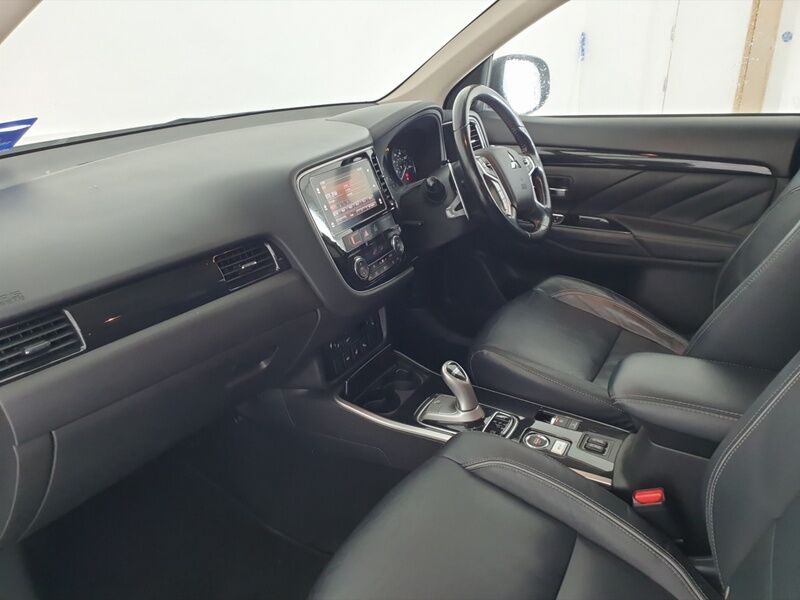 More views of Mitsubishi Outlander