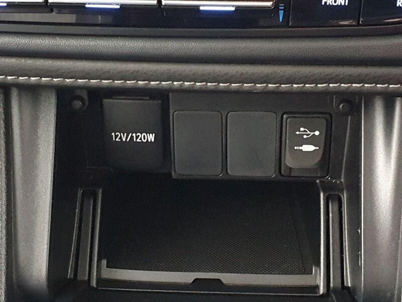 More views of Toyota Auris