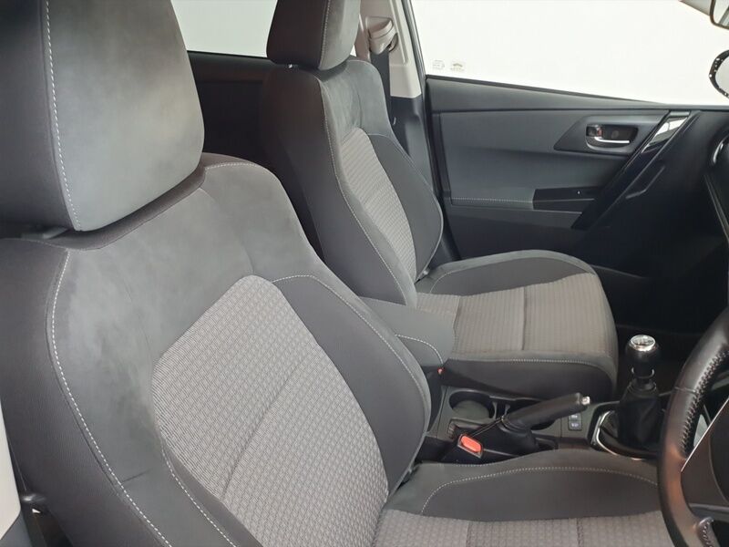 More views of Toyota Auris