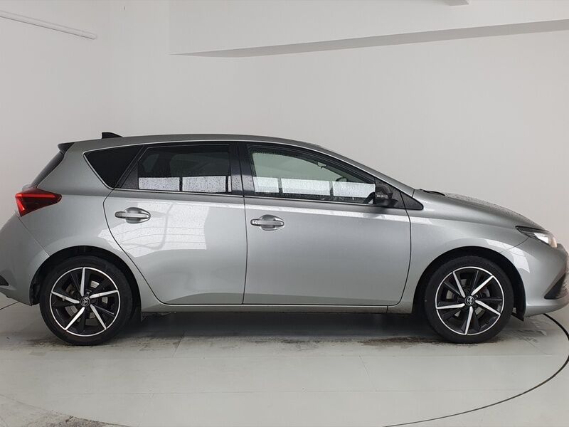 More views of Toyota Auris