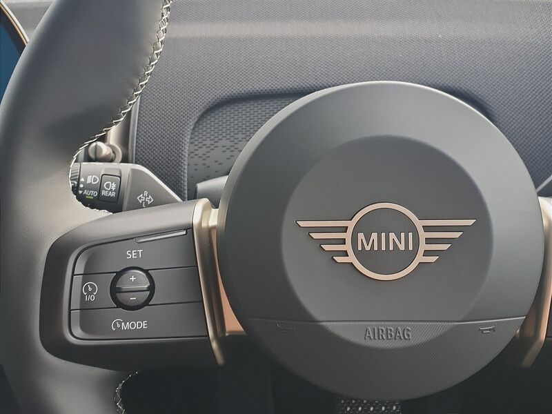 More views of Mini Countryman