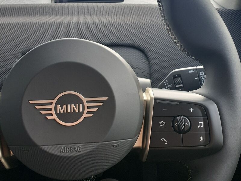 More views of Mini Countryman