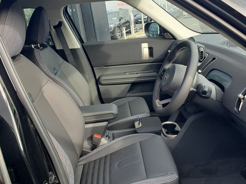 More views of Mini Countryman