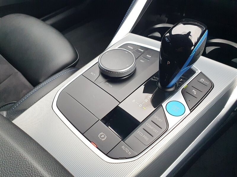 More views of BMW i4