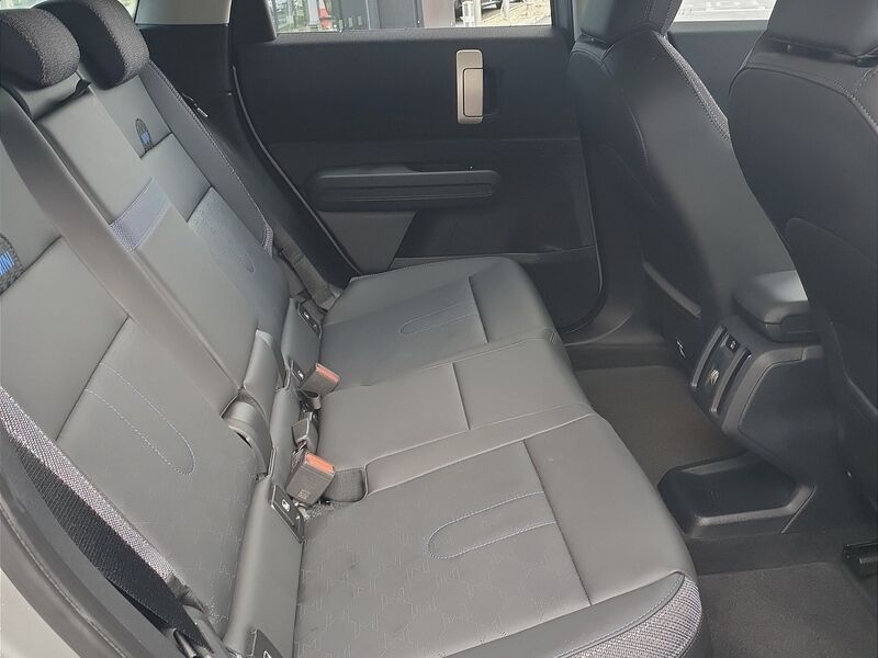 More views of Mini Countryman