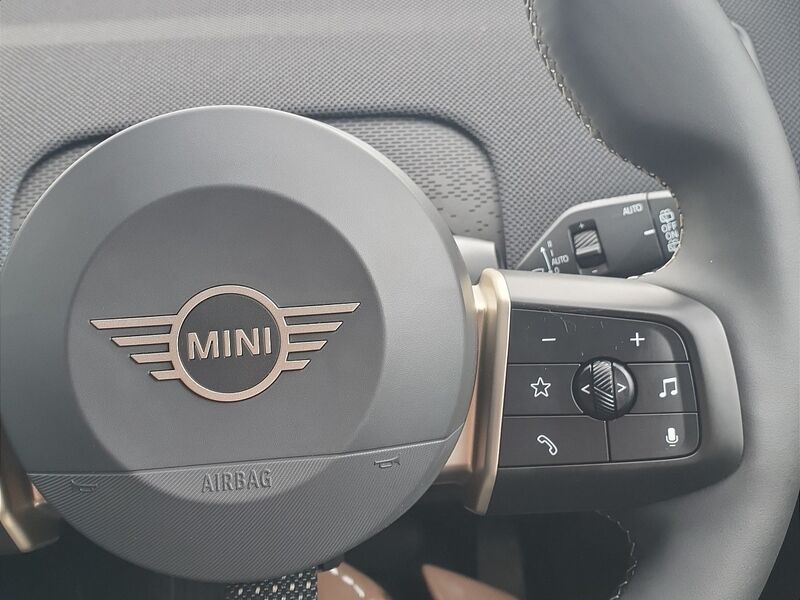 More views of Mini Countryman