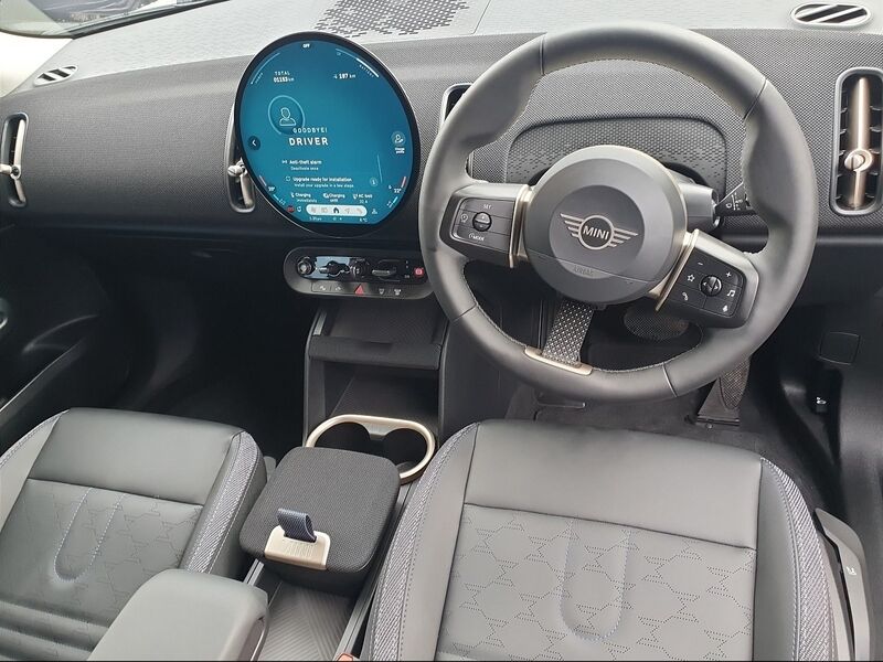 More views of Mini Countryman