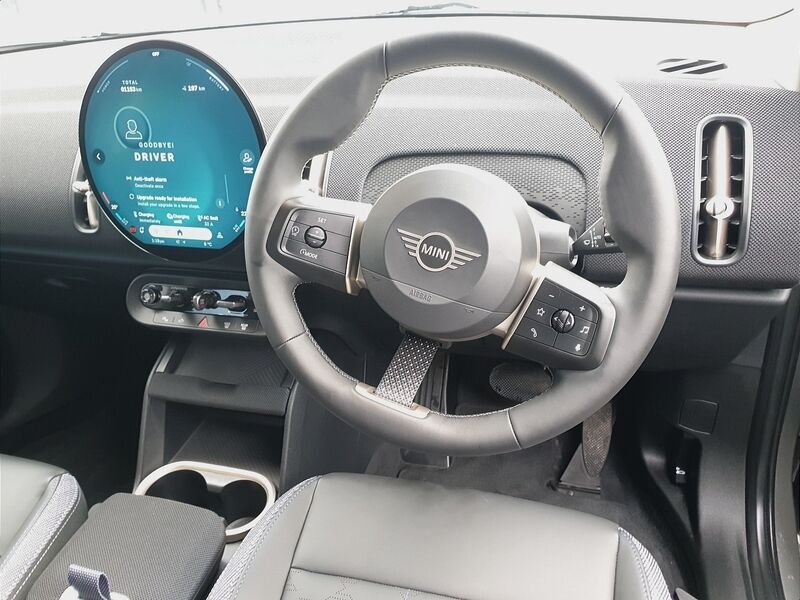 More views of Mini Countryman