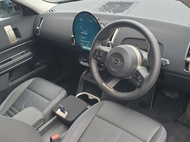 More views of Mini Countryman