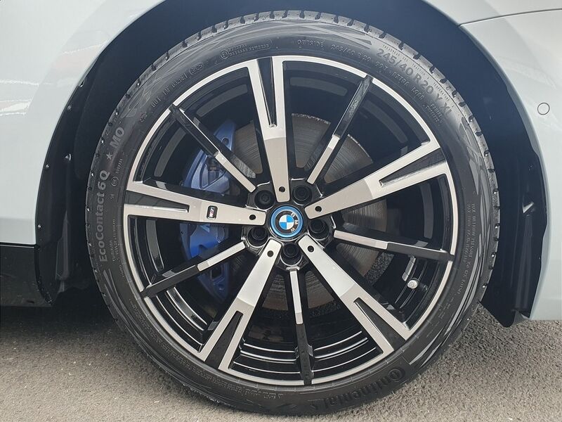 More views of BMW i5