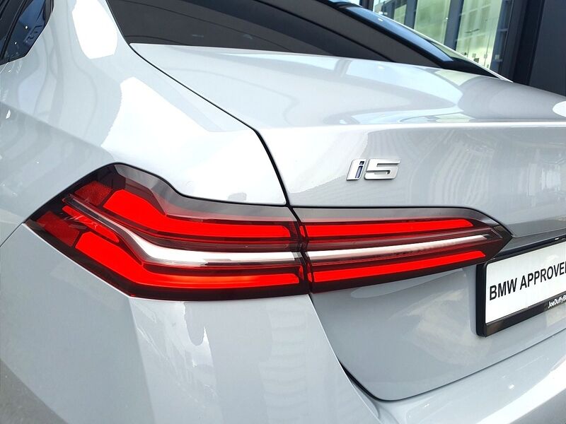 More views of BMW i5