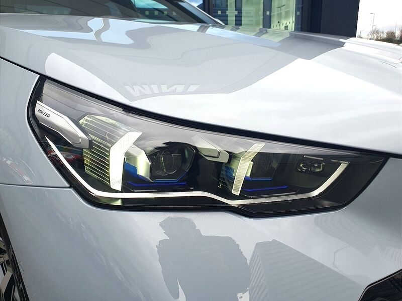 More views of BMW i5