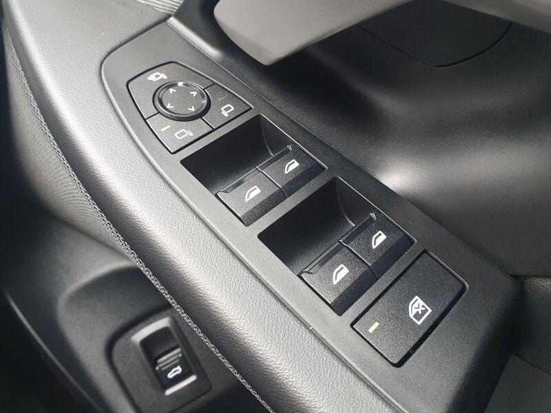 More views of BMW i5