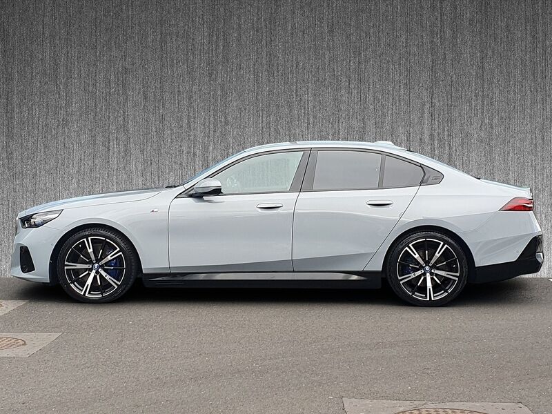 More views of BMW i5